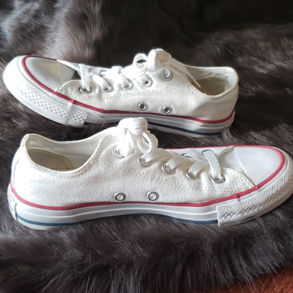 White low top Converse - Picture 2 of 5